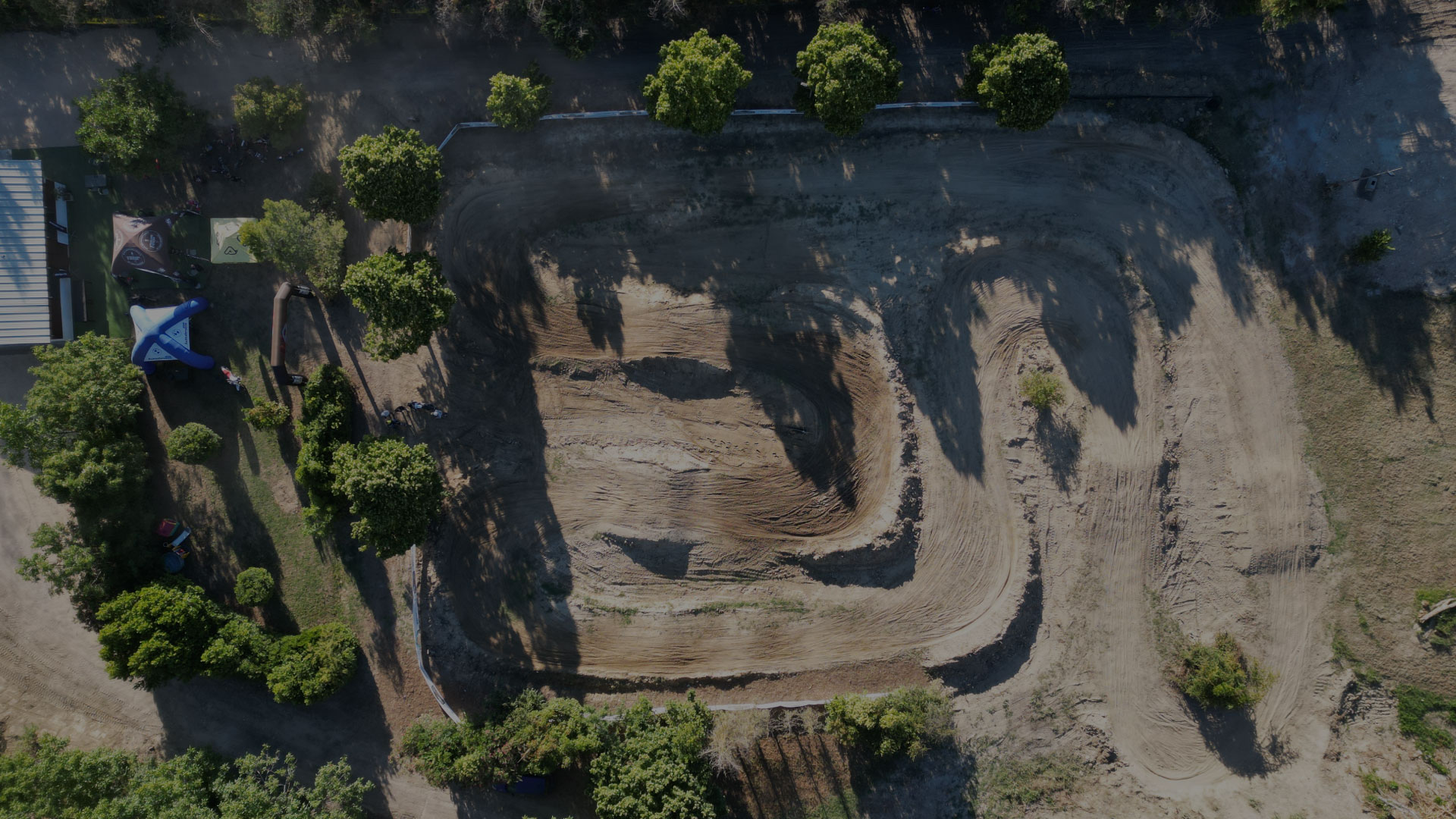 Giovane pilota Sterralandia su moto off-road